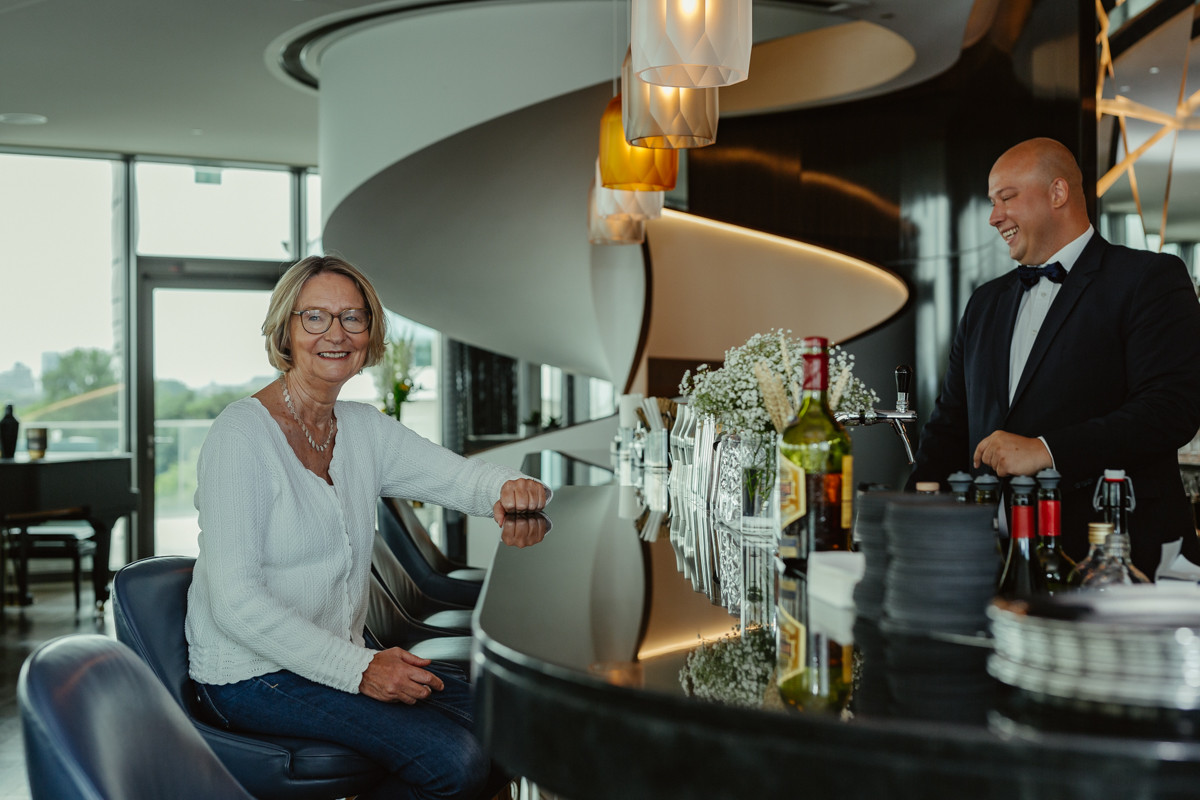 Image 2: an der Hotelbar mit Kirsten Boie